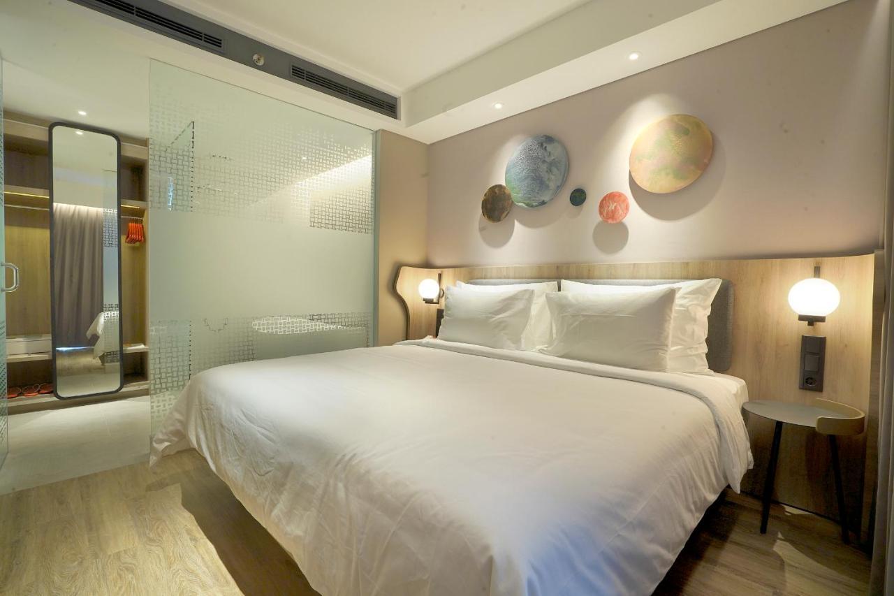 ג'קרטה Harris Suites Puri Mansion מראה חיצוני תמונה