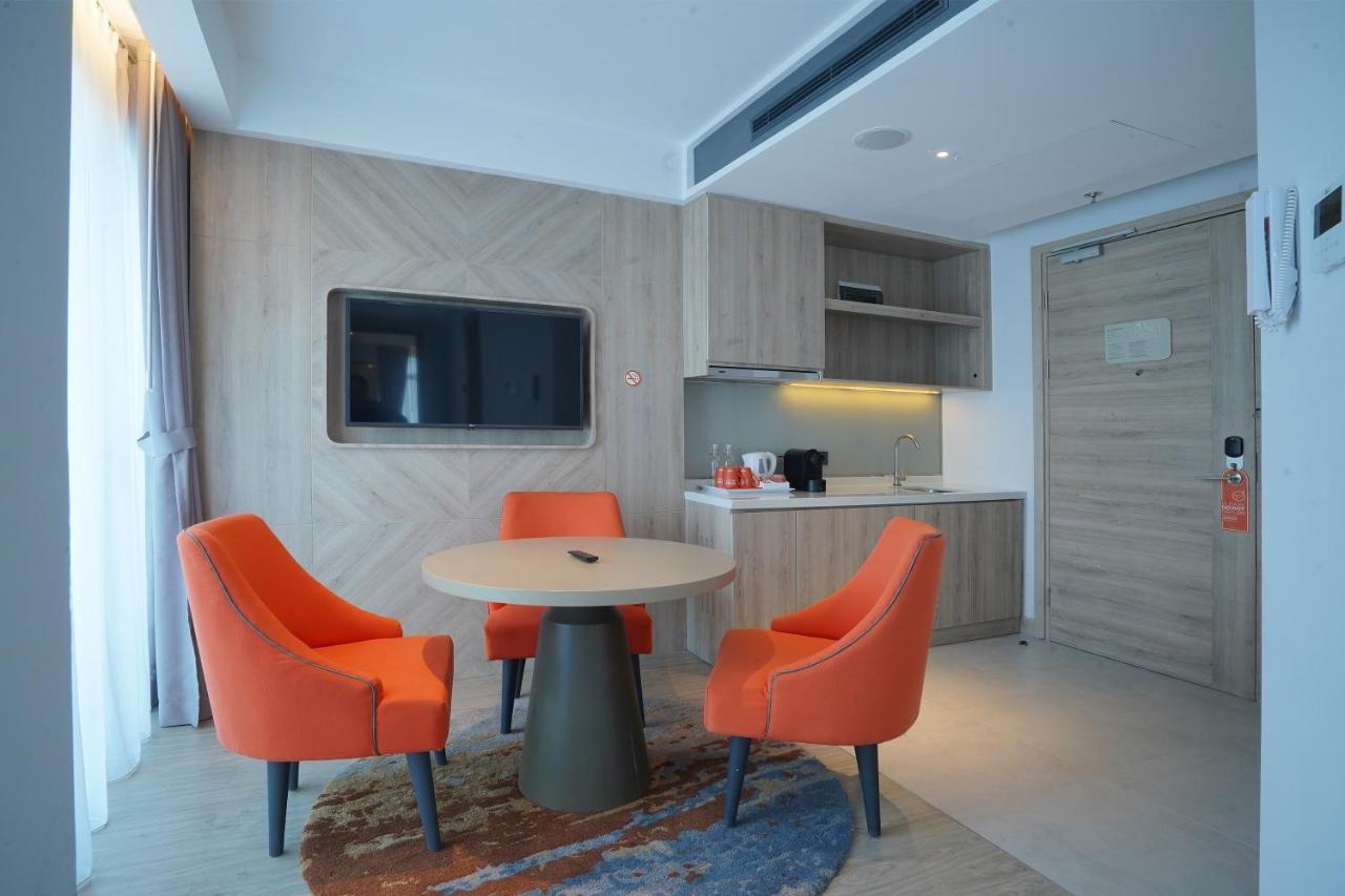ג'קרטה Harris Suites Puri Mansion מראה חיצוני תמונה