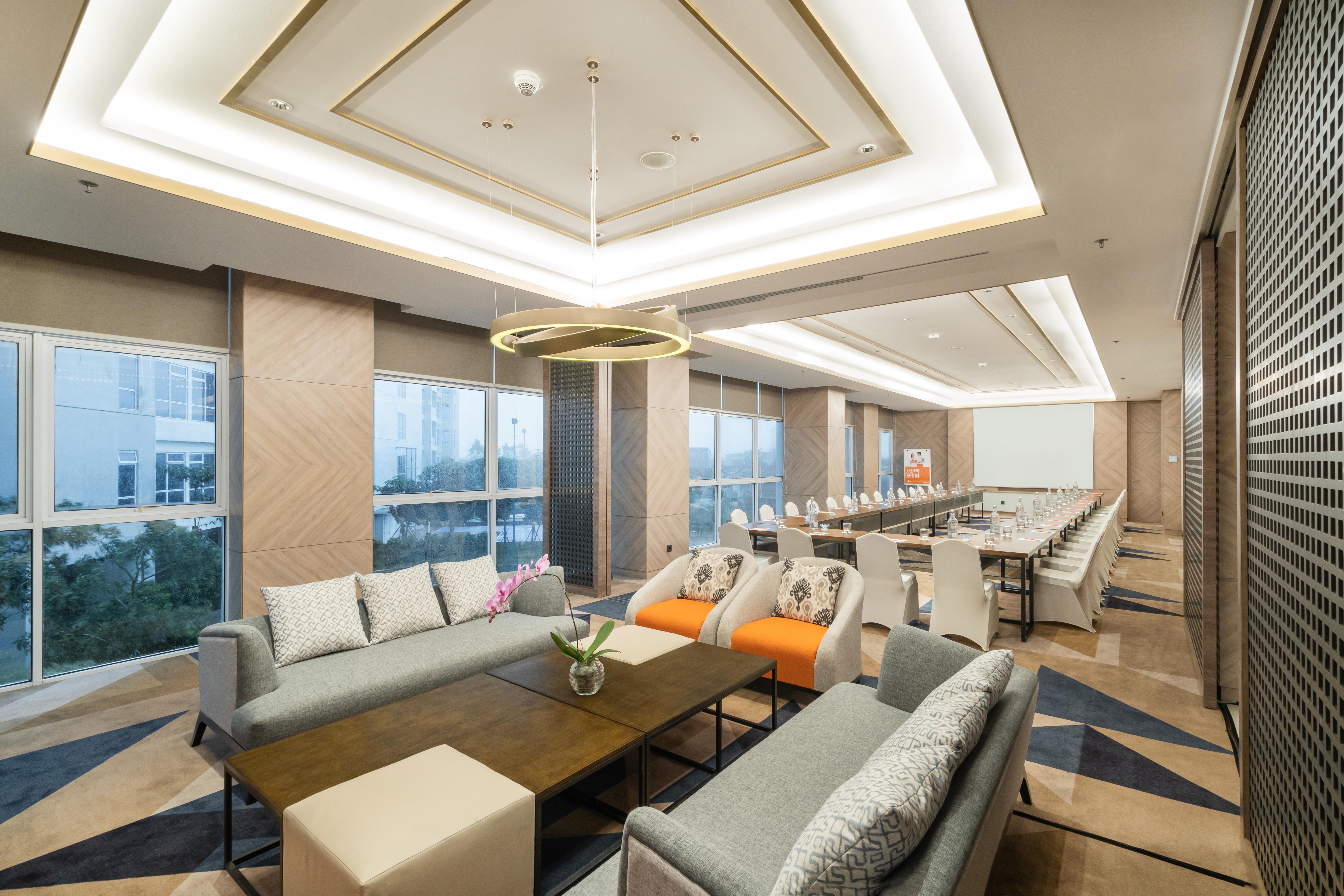 ג'קרטה Harris Suites Puri Mansion מראה חיצוני תמונה