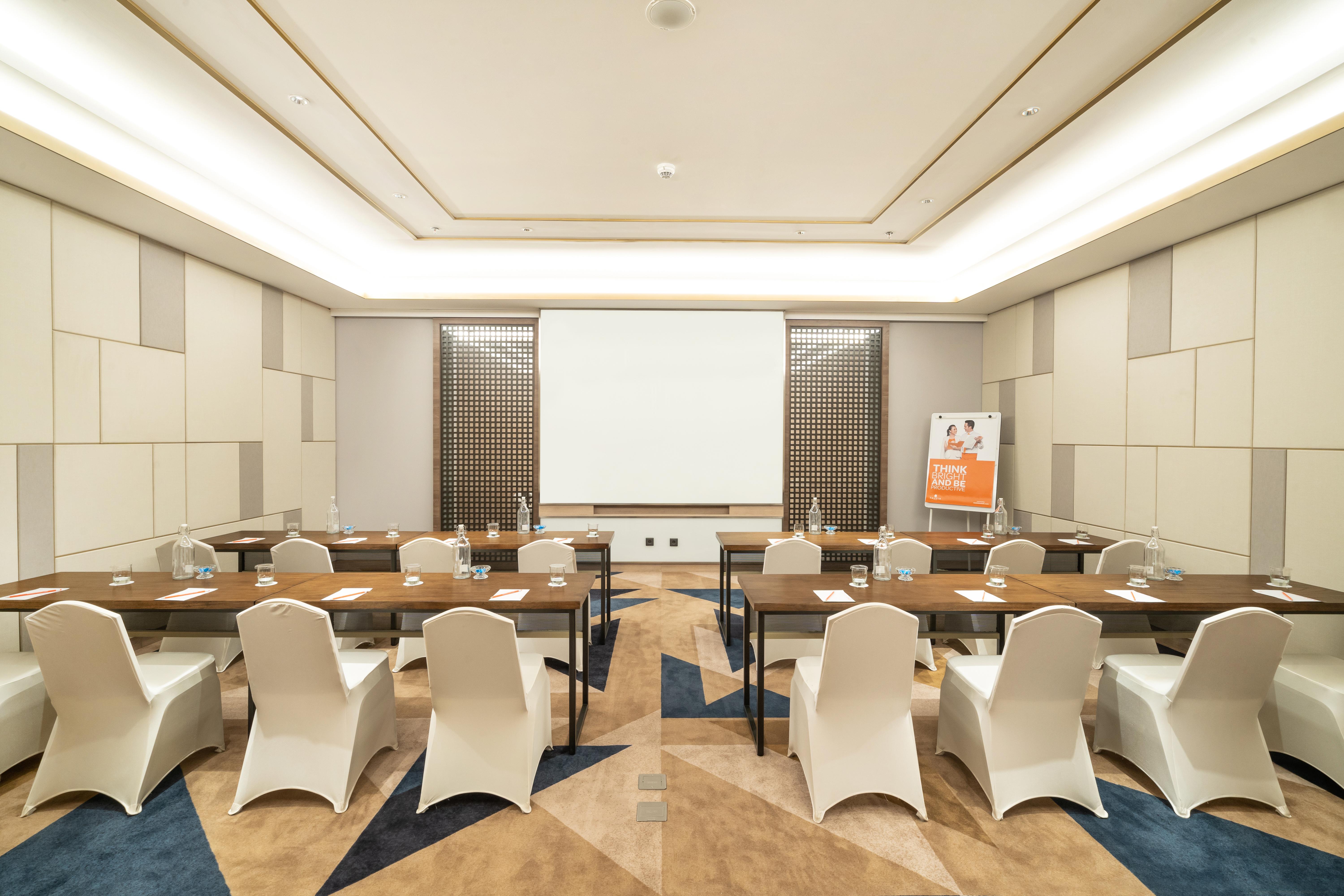 ג'קרטה Harris Suites Puri Mansion מראה חיצוני תמונה