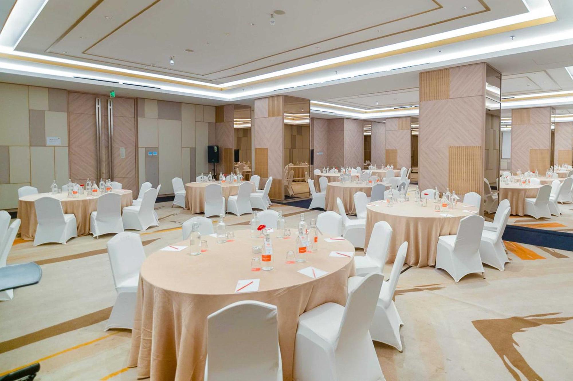 ג'קרטה Harris Suites Puri Mansion מראה חיצוני תמונה
