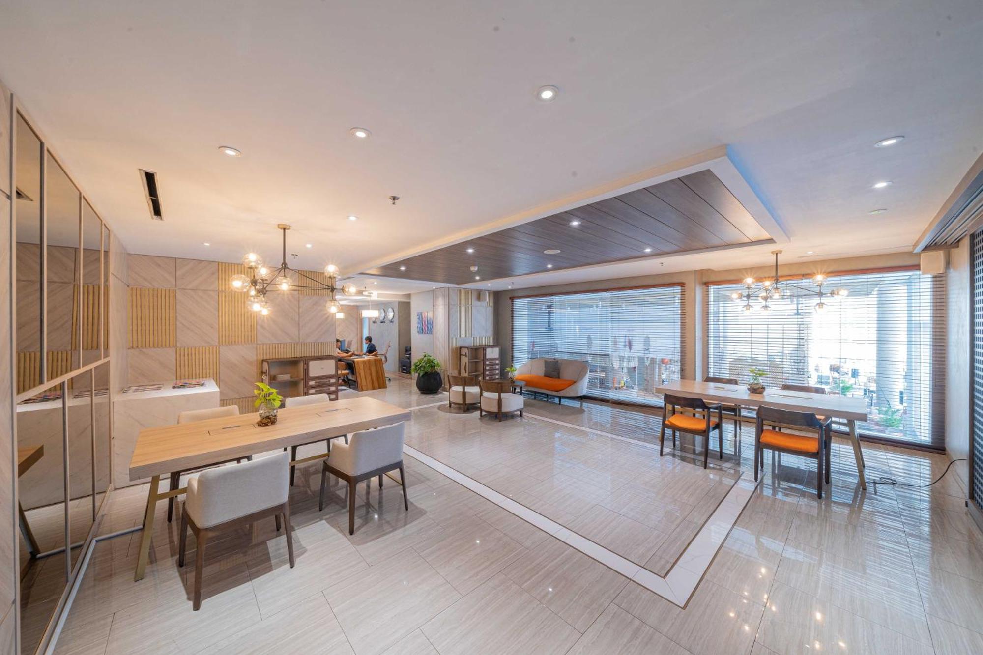 ג'קרטה Harris Suites Puri Mansion מראה חיצוני תמונה