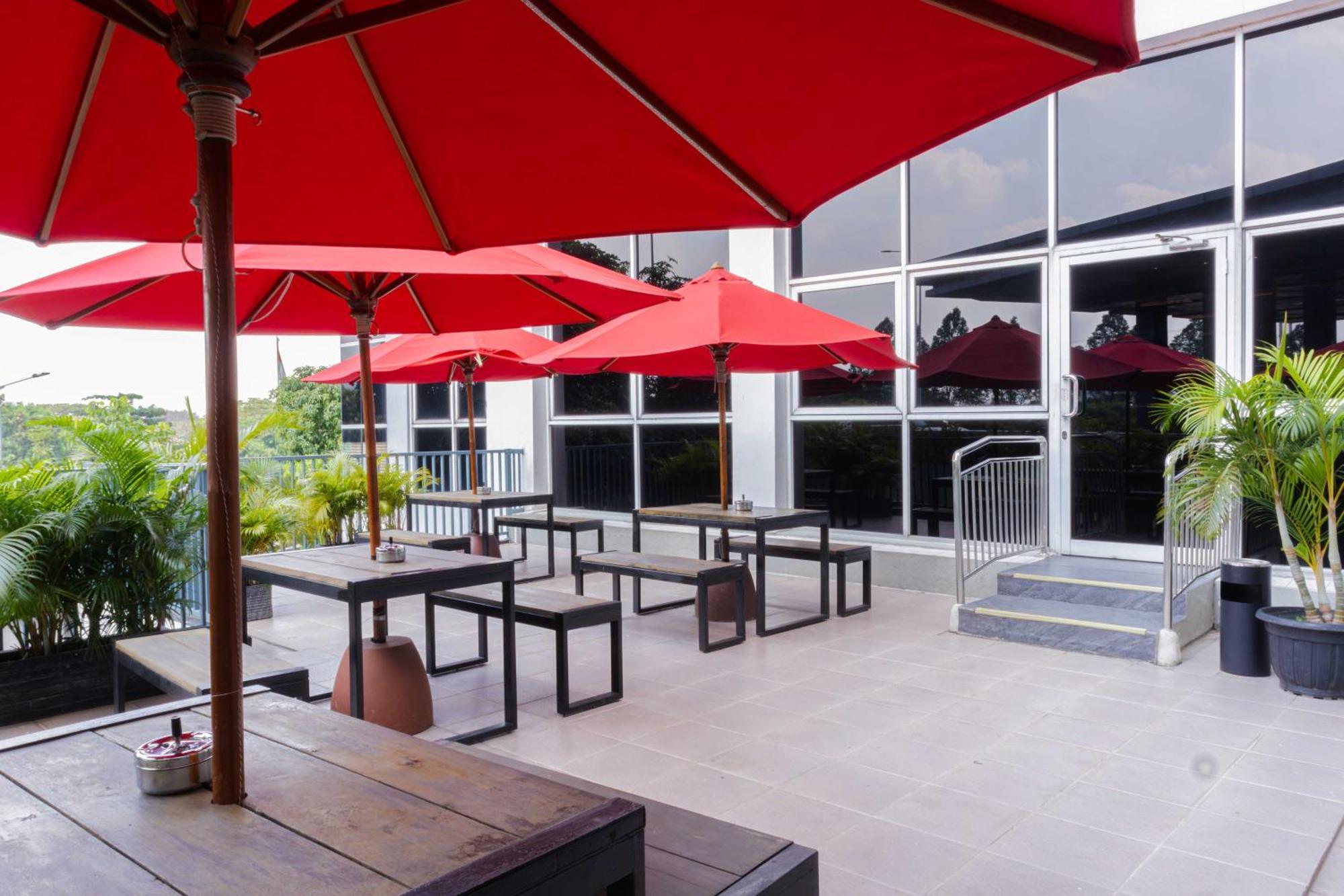 ג'קרטה Harris Suites Puri Mansion מראה חיצוני תמונה