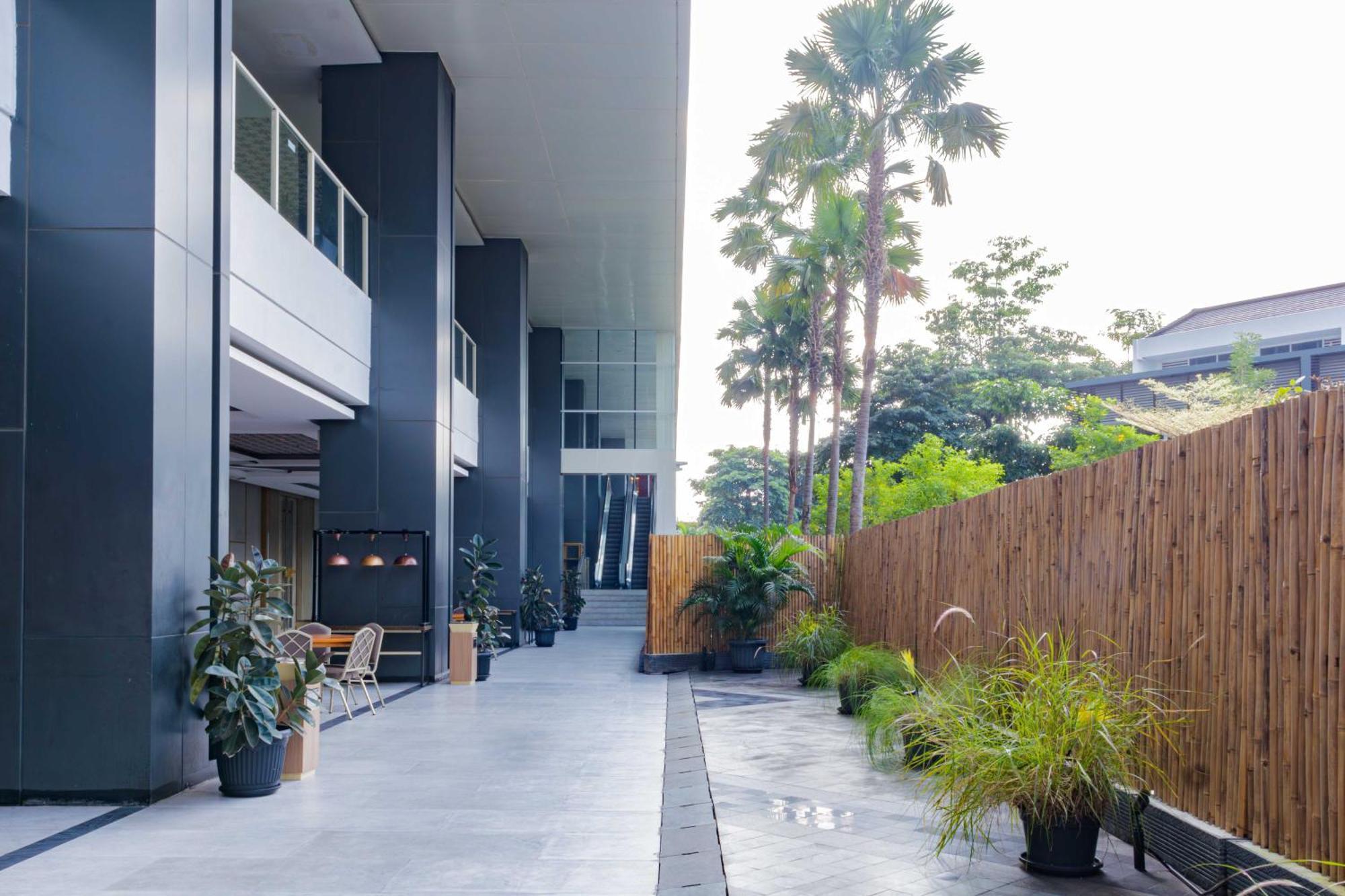 ג'קרטה Harris Suites Puri Mansion מראה חיצוני תמונה
