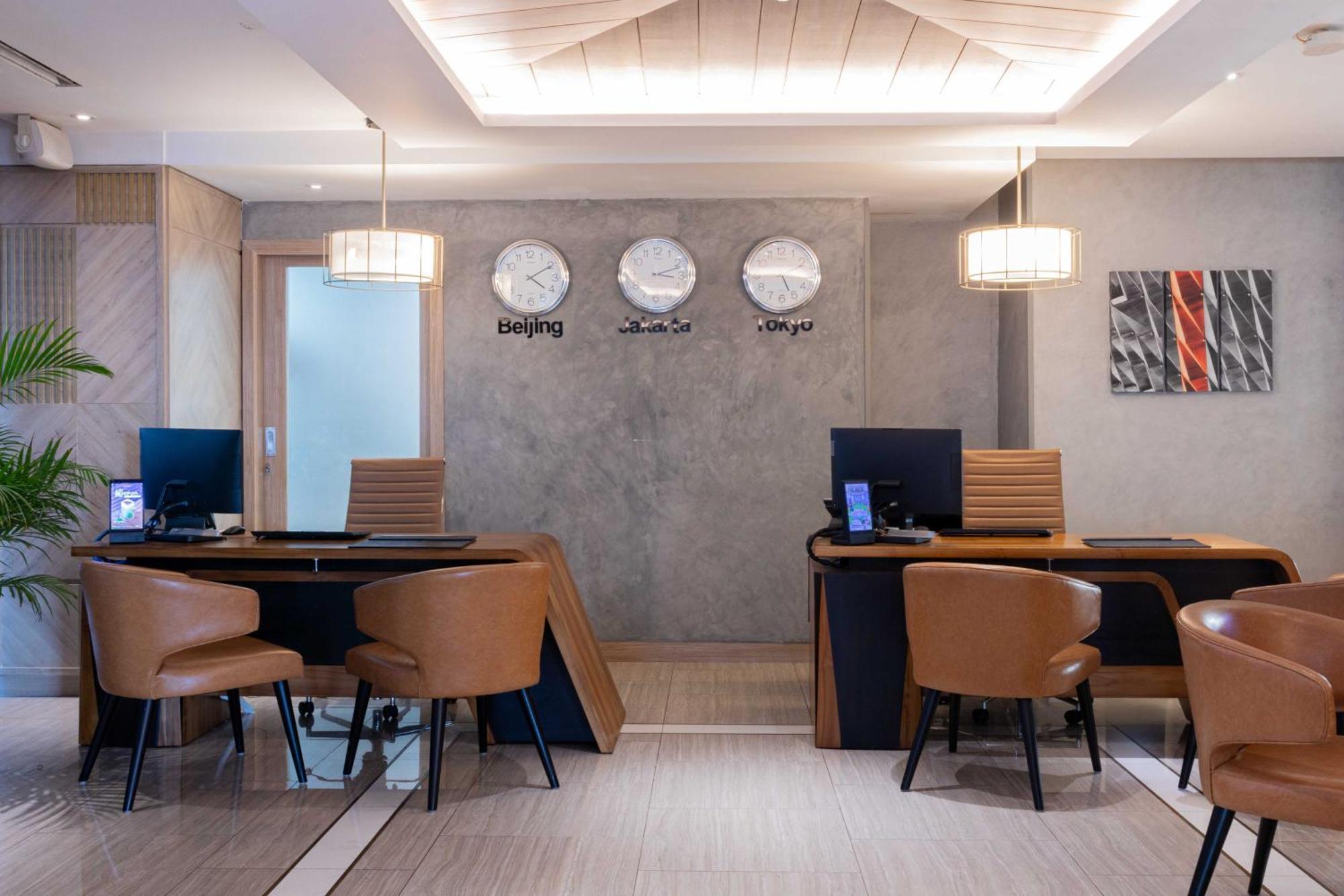 ג'קרטה Harris Suites Puri Mansion מראה חיצוני תמונה